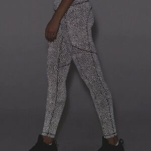NWT Lululemon Speed Tight V Frozen Fizz Reflective Run Leggings size 8 RARE